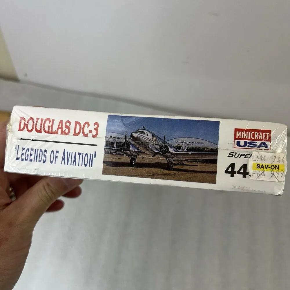 Douglas DC-3 Legends of Aviation 1:144 Minicraft USA 4434 Model Kit Sealed